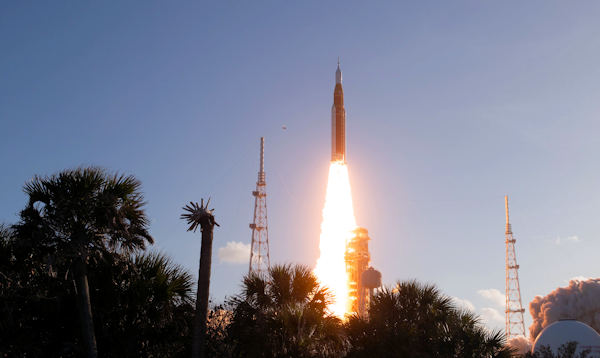 Artemis 3 rocket just after lauch